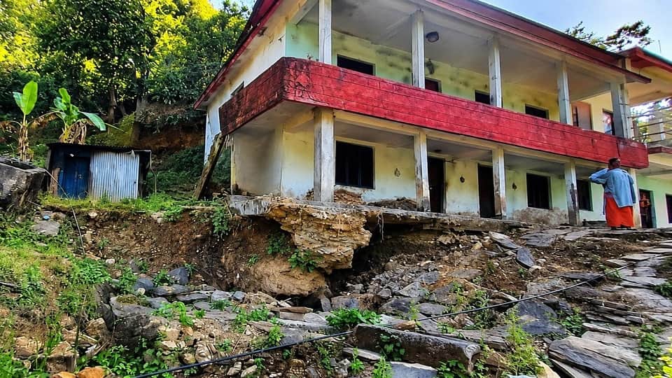 आपदा के एक वर्ष बाद भी हालात नहीं सुधरे