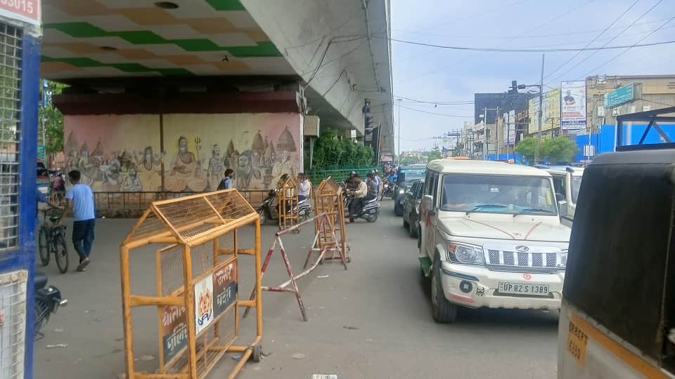 Collapsed Drain Triggers Traffic Chaos in Agra, Police Reroutes Vehicles Through Separate Underpasses
