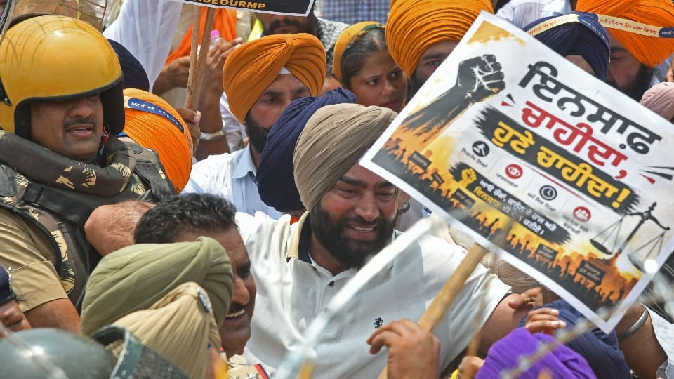 Chandigarh smart police Name leader who passed away two years ago as protester in FIR