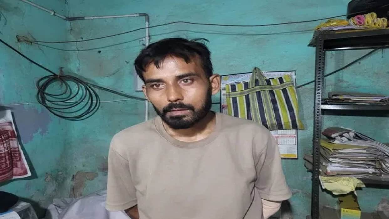 Bihar Fake Transport Officer Caught Extorting Drivers Thrashed and Handed Over to Police