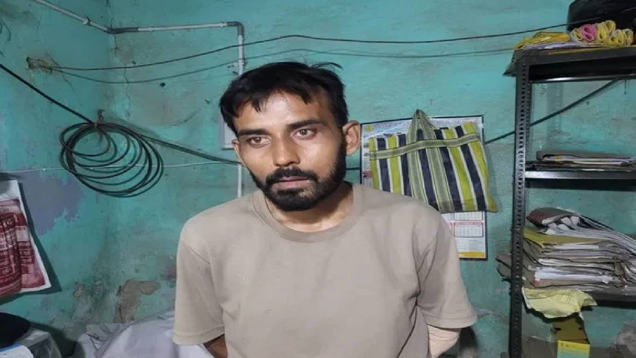 Bihar Fake Transport Officer Caught Extorting Drivers Thrashed and Handed Over to Police