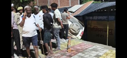 Car Returning from Chitrakoot Rams into Roadside Shop on NH-34, Eight Escape Unhurt