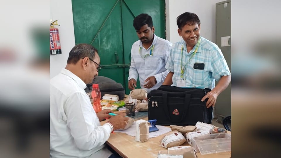 जांच के लिए भेजे नमूने।
