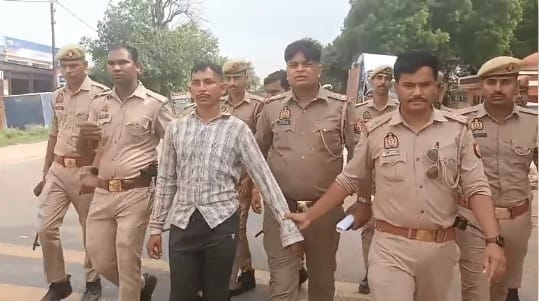 Kanpur Police nabbed inter district thief carrying reward on his head he was wanted in over 15 cases
