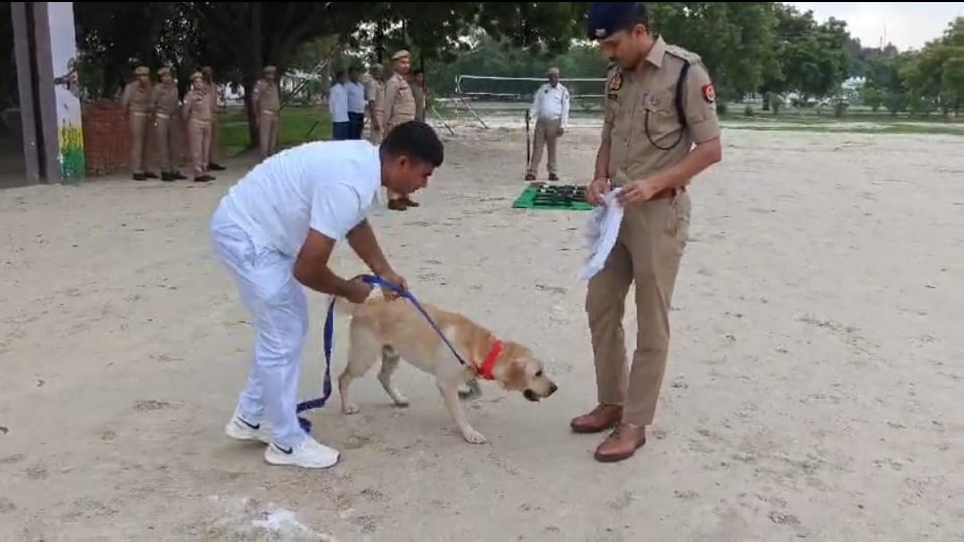 कौशाम्बी पुलिस के बेडे़ में शामिल हुआ ट्रैकर डॉग।