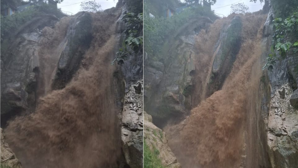 Mussoorie Torrential rain wreaks havoc water level at Bhatta Falls rises suddenly revealing furious