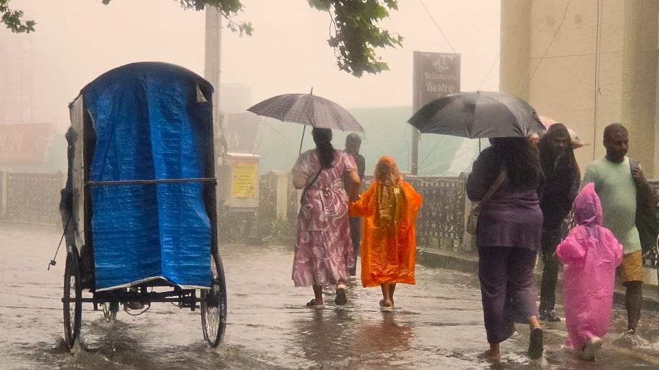 Mussoorie Torrential rain wreaks havoc water level at Bhatta Falls rises suddenly revealing furious