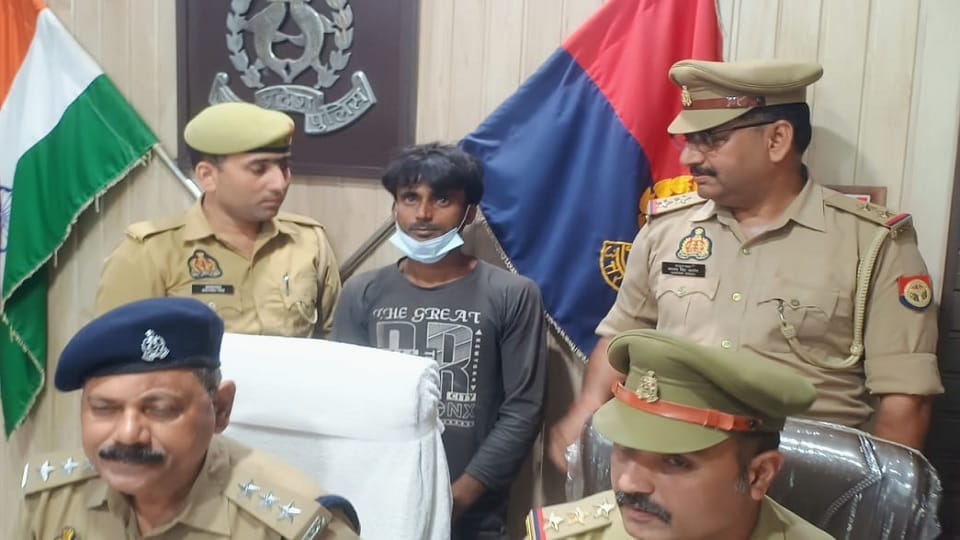 पुलिस की गिरफ्त में आरोपी