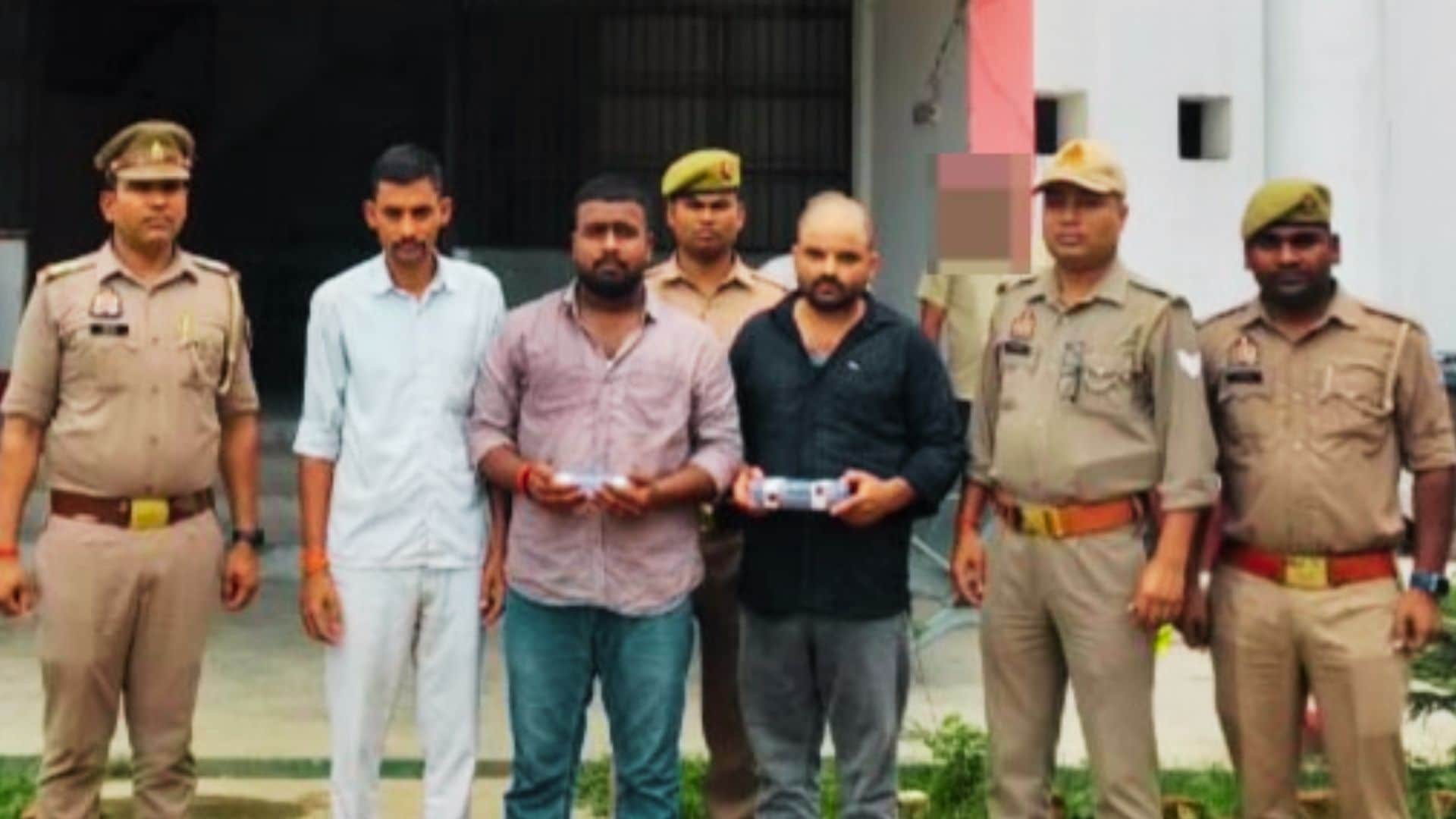 पुलिस की गिरफ्त में तीनों आरोपी।