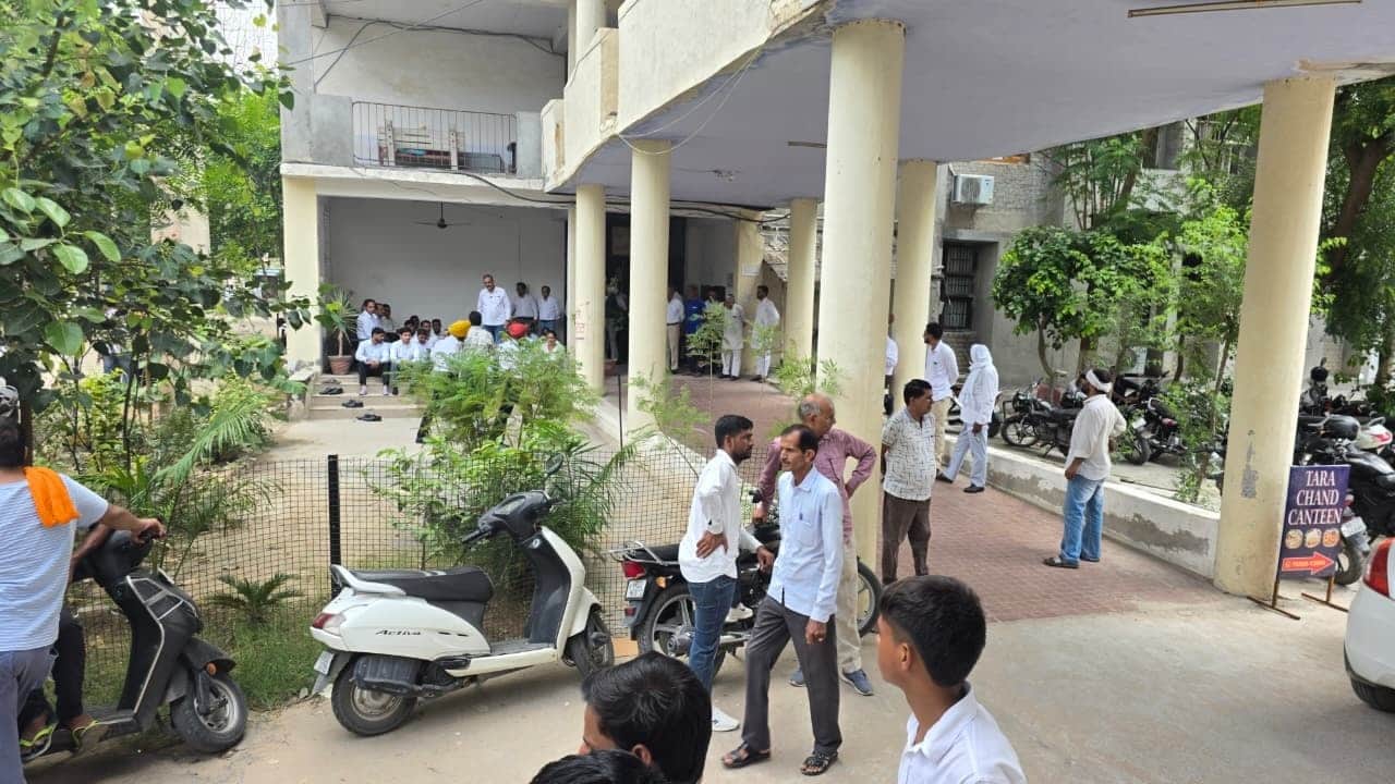 प्रशासन ने खाली करवाया परिसर