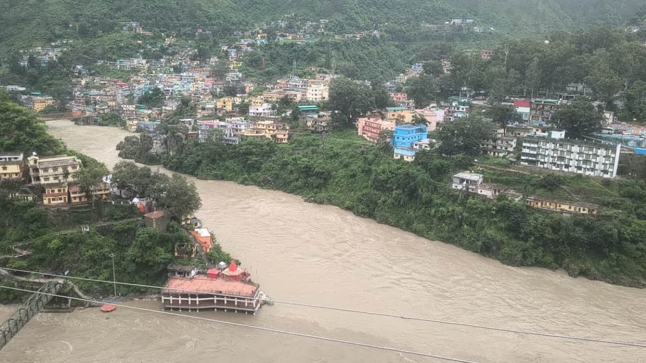 नदियां उफान पर
