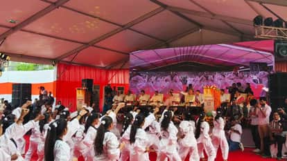Delhi Vidya Vahini Scheme: CM Rekha Gupta Distributes Free Cycles to 3000 Girls, Speaks on Delhi Laxmi Scheme