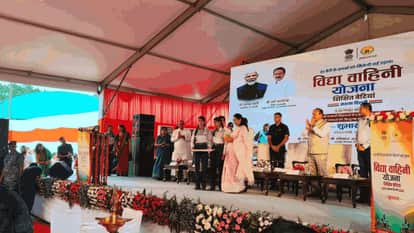 Delhi Vidya Vahini Scheme: CM Rekha Gupta Distributes Free Cycles to 3000 Girls, Speaks on Delhi Laxmi Scheme