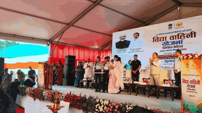Delhi Vidya Vahini Scheme: CM Rekha Gupta Distributes Free Cycles to 3000 Girls, Speaks on Delhi Laxmi Scheme