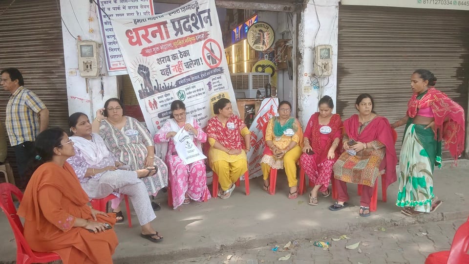 Women Protest Liquor Shop in Residential Area of Agra, Stop Sales Until 10 PM