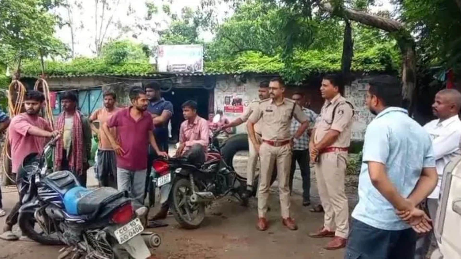 शराब दुकान खोलने को लेकर विरोध प्रदर्शन