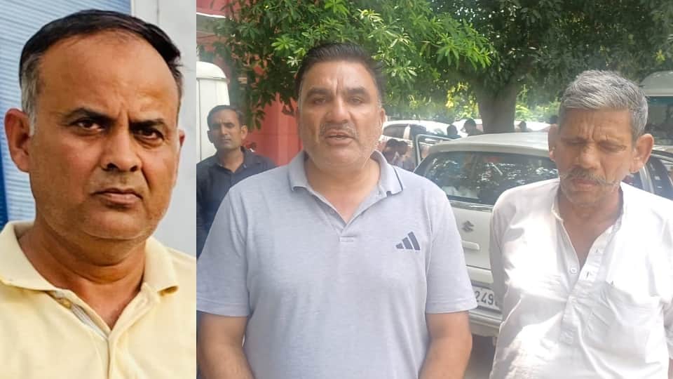 शिवेंद्र तोमर की फाइल फोटो और जानकारी देते परिजन।