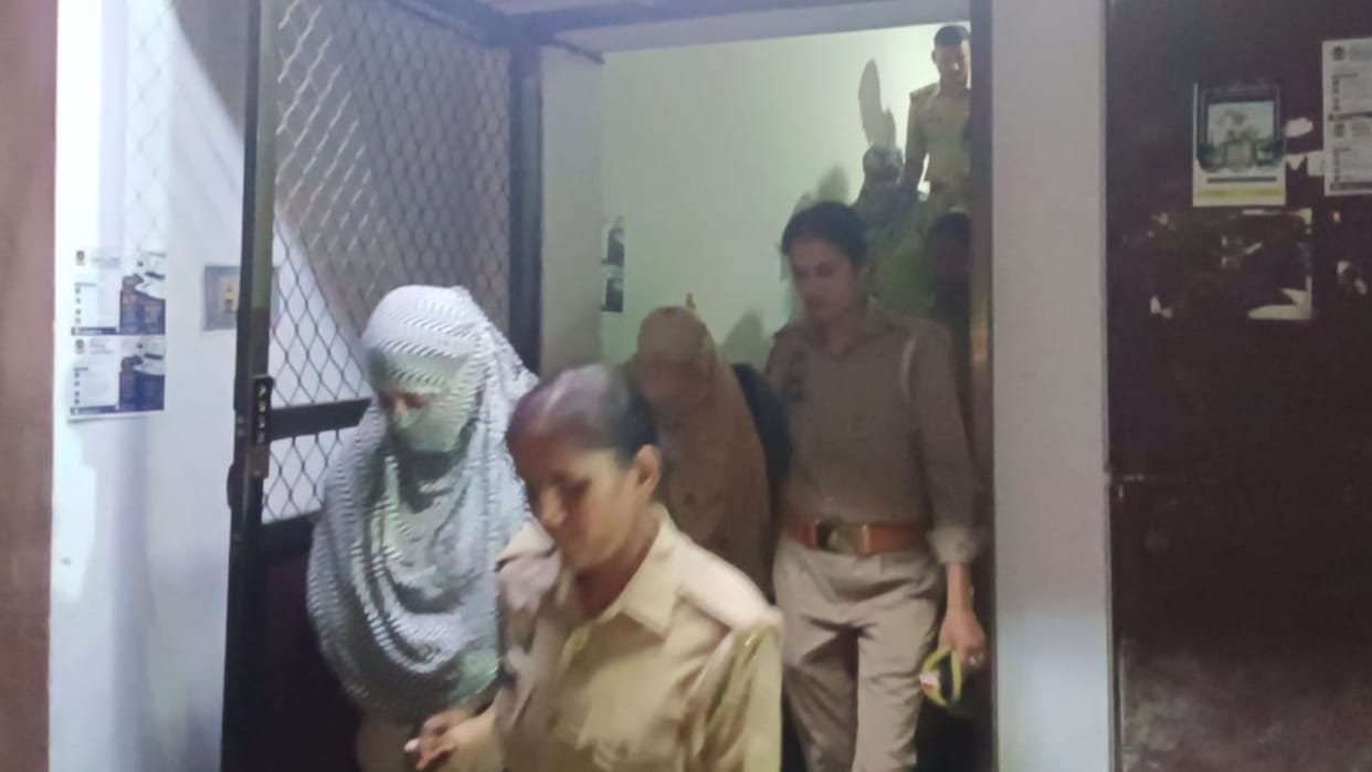 32 young men and women detained in Varanasi accused of cyber fraud name of trading FIR registered