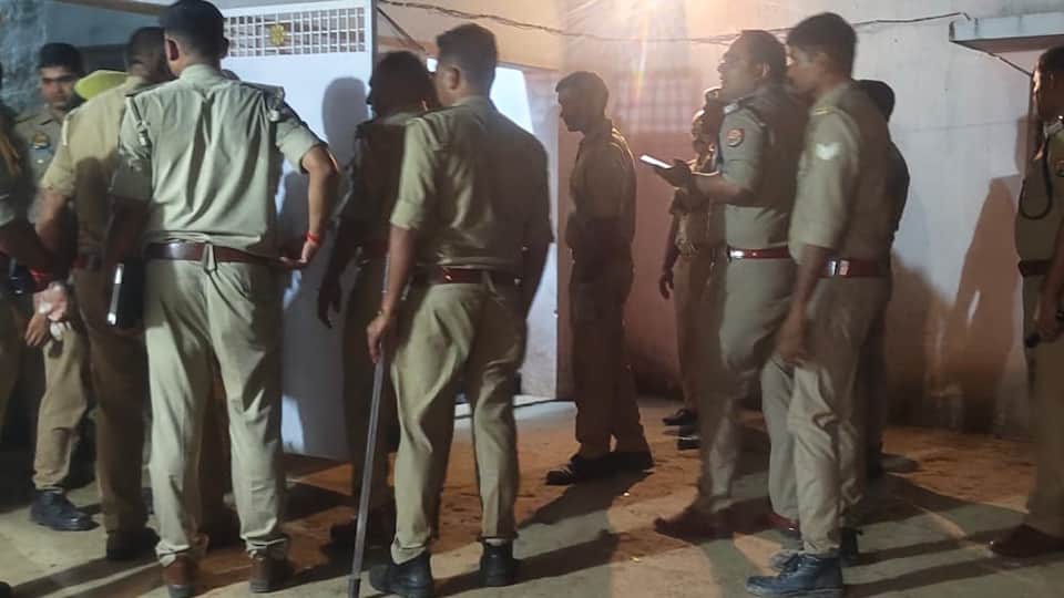 Man kills wife and two children, then commits suicide in Balrampur