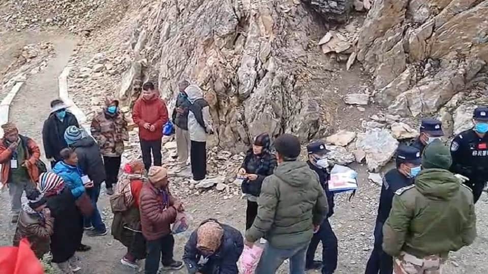 The first group of Indo-Chinese traders reached Taklakot