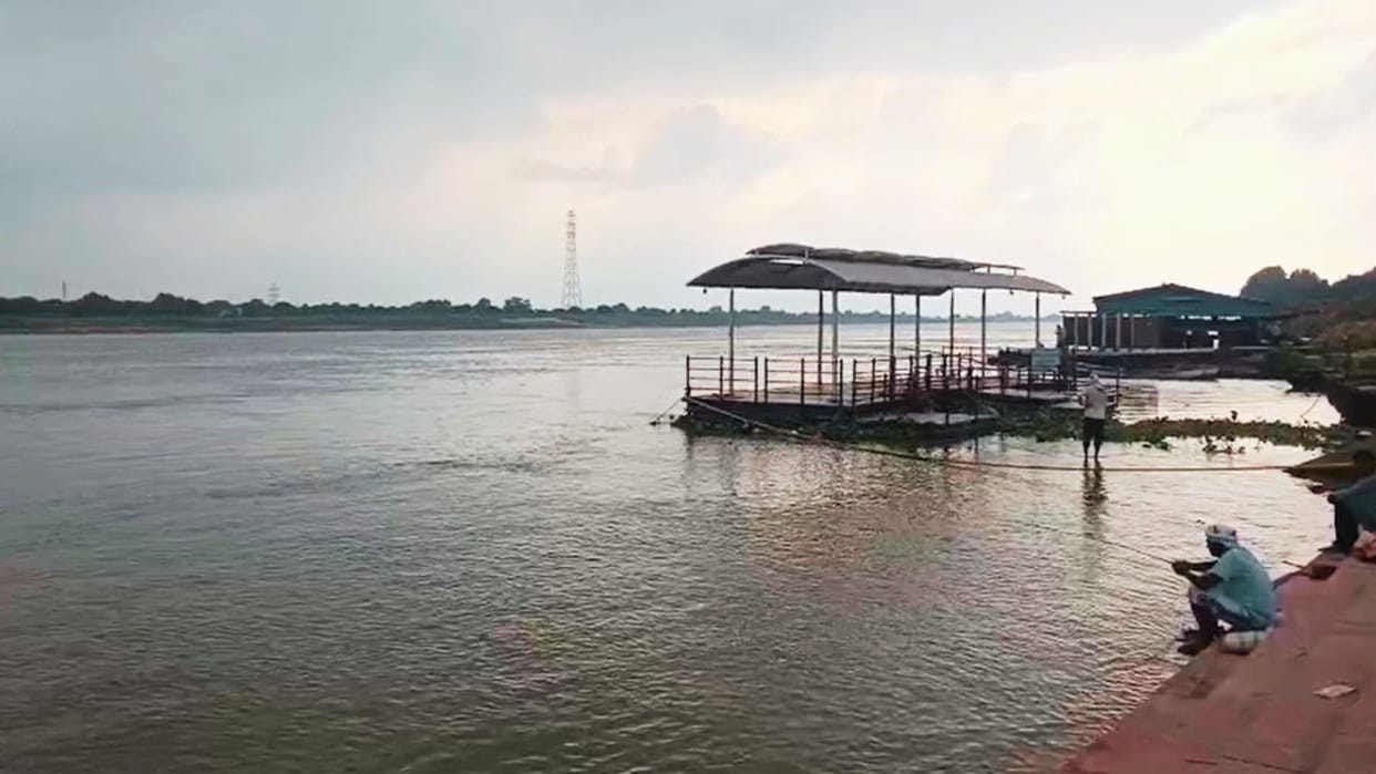 Flood Alert outposts set up tackle floods not operational no arrangements for fodder food causing distress