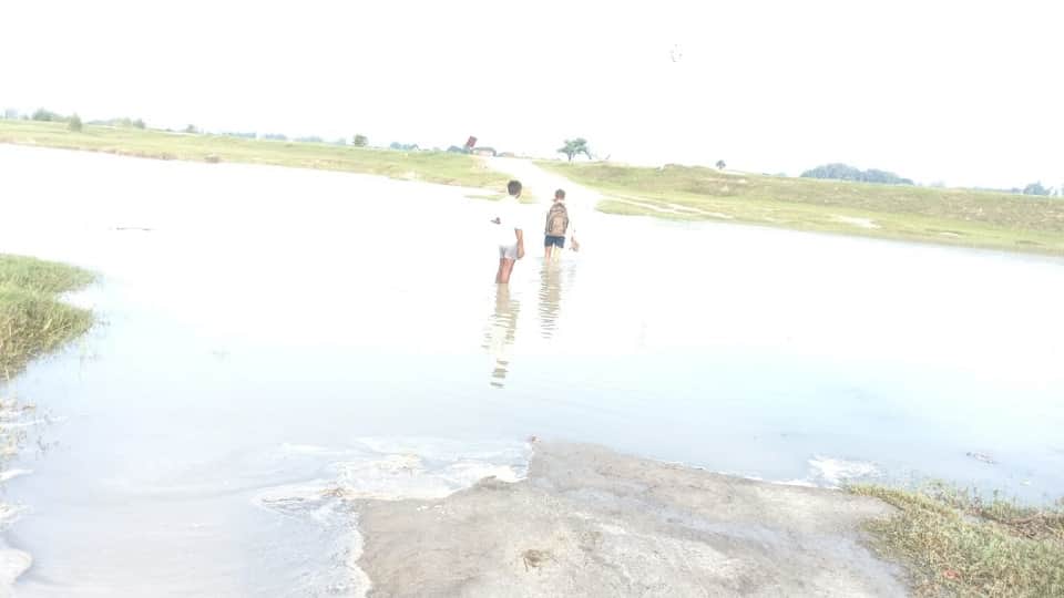 Flood-like situation in Kasganj due to rise of water level of Ganges