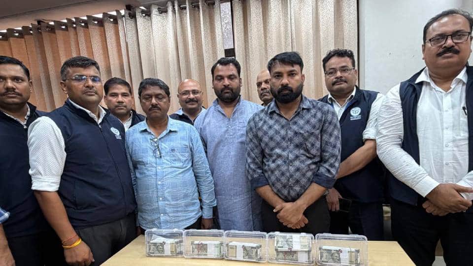 Vigilance Department arrested three individuals including corrupt Junior Engineer from LDA