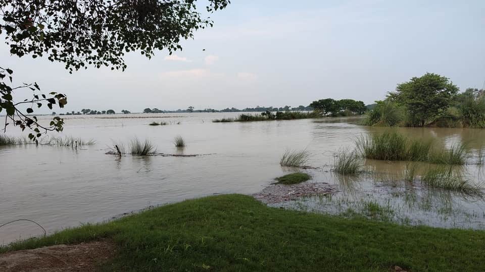 Flood-like situation in Kasganj due to rise of water level of Ganges