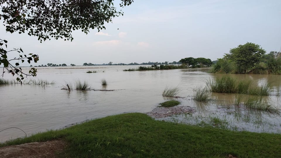Flood-like situation in Kasganj due to rise of water level of Ganges