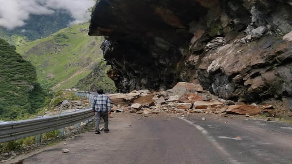 Mountain collapses on Kailash Mansarovar route