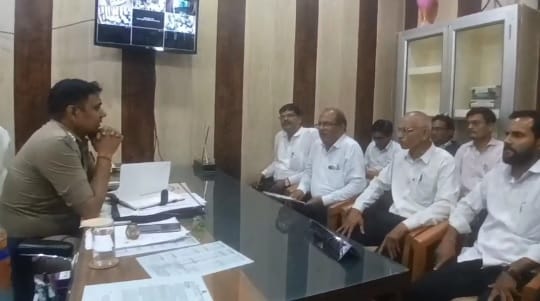 Kanpur Lawyers stage pendown strike to protest colleagues imprisonment memorandum submitted to ACP