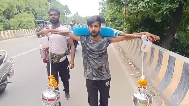 Kanpur Route echoes with Bol Bam chants Nirmal and Anurag set out on 113 km Kanwar Yatra
