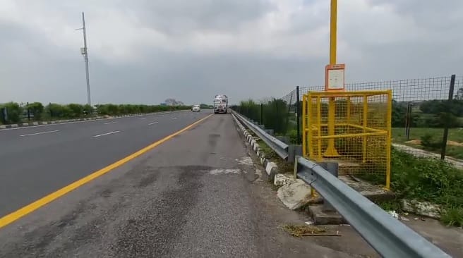 Kanpur Emergency call box on Agra Lucknow Expressway out of order travelers face increased difficulties