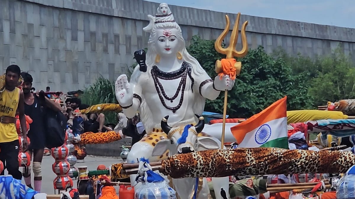 Haridwar: जब बहादराबाद टोल पर दिखी अद्भुत कांवड़, झलक देखने को कुछ देर थमा ट्रैफिक, 25 लाख शिवभक्त पहुंच चुके