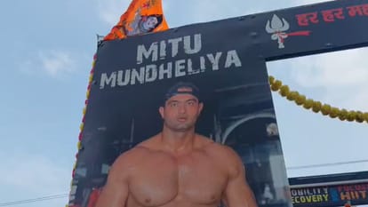 Delhi Police Head Constable Carries Gym-Themed Kanwar, Promotes Fitness and Drug-Free Life