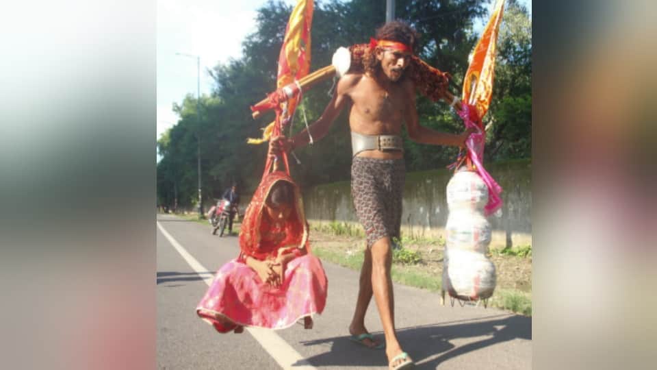 Meerut: Kanwar Yatra Gains Momentum, City Turns Saffron; Officers Barred from Leaving Headquarters Till Augus