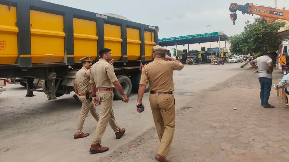 Tightens Security for Kanwar Yatra: Barricades on Highways, Police Teams and PRVs Deployed