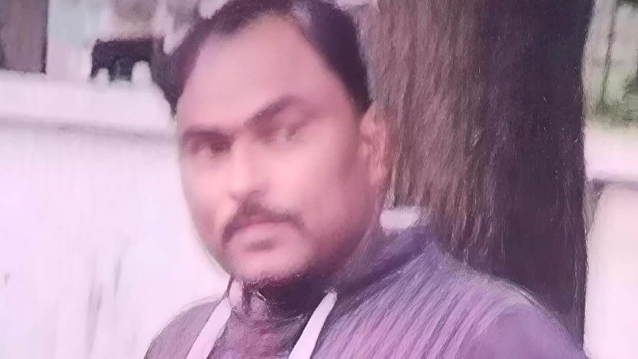 Lalitpur: Salesman dies in road accident while returning home late at night