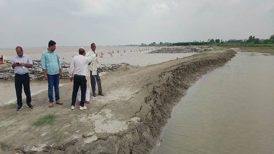 Flood-like situation in Kasganj due to rise of water level of Ganges