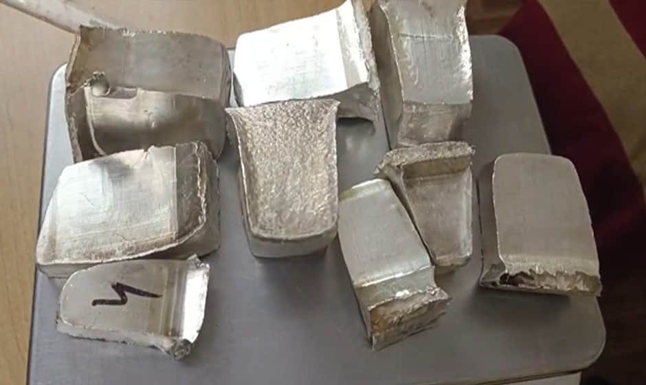 Kanpur: 11 kg of silver found in an abandoned bag and a cardboard box on Birhana Road