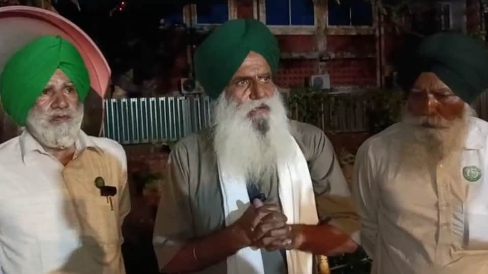 प्रदर्शन का एलान करते किसान नेता