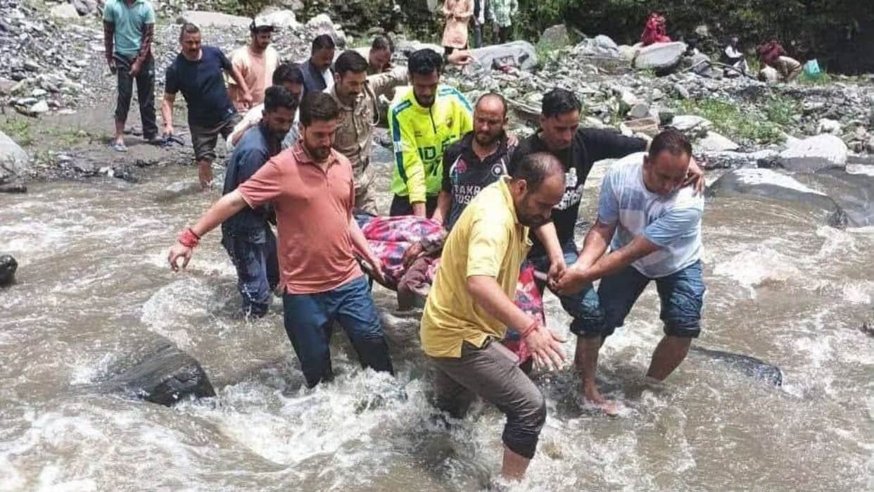 kullu ranabag road landslide accident pwd negligence