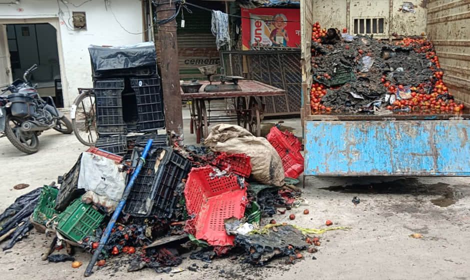 Kanpur: Fire breaks out at a tomato warehouse on Canal Road; loss estimated at ₹2 lakh