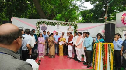 Delhi Lakshmi Yojana portal launched by cm rekha 500 women fill out the form