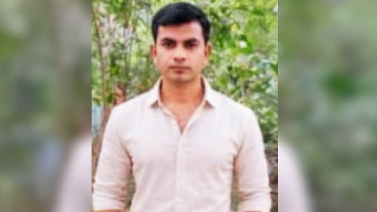 Jaunpur Bike skids while trying save snake CHC Assistant Research Officer dies family in mourning