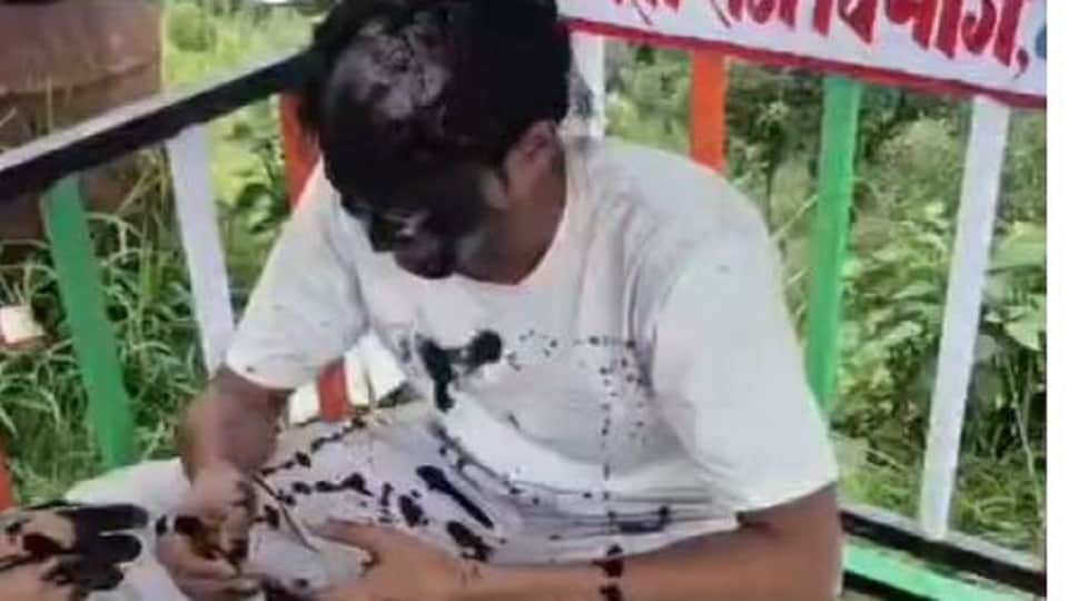 Women smeared molesters faces with black paint in Ramgarh bhowali