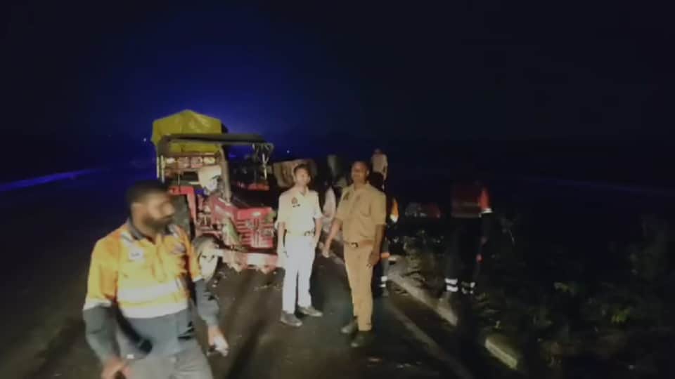 Etah: Speeding vehicle hits tractor carrying Kanwariyas; six injured
