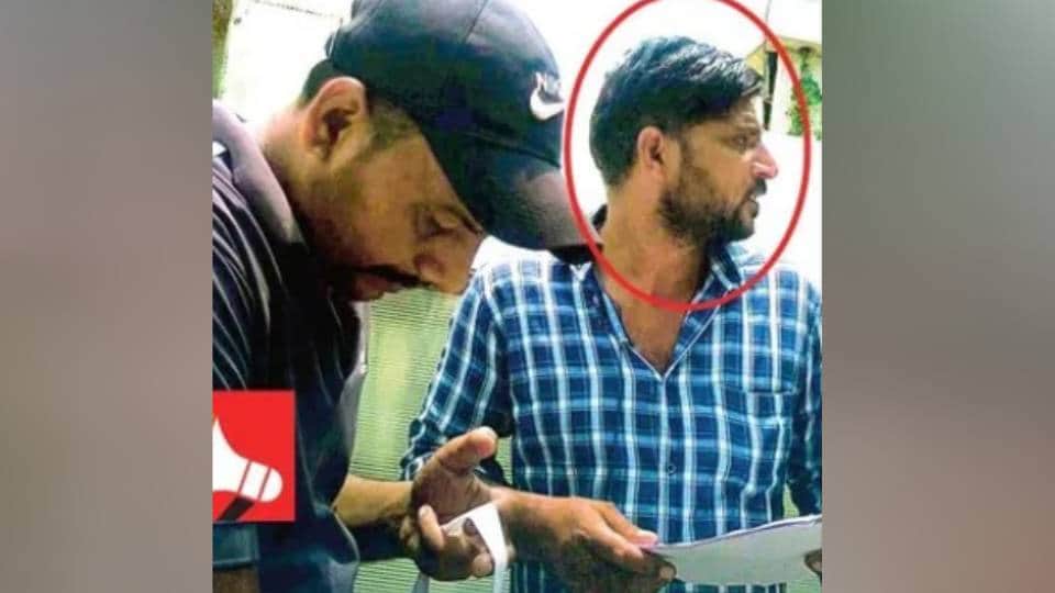 Touts misleading applicants outside Passport Seva Kendra in Lucknow