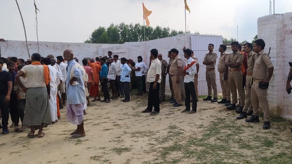 Balrampur Three Murder And Suicide Bajrangi took extreme step of ending his life after failing to recover loan