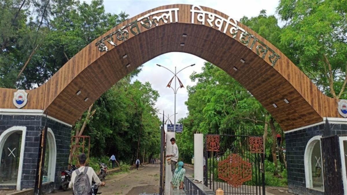 उच्च शिक्षा में बढ़ा छात्रों का भरोसा: यूजी-पीजी में रिकॉर्ड 5.24 लाख दाखिले, पिछले साल से 65 हजार से अधिक
